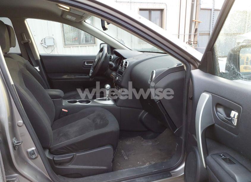 Photo 5 of 2010 Nissan Rogue S (VIN JN8AS5MV2AW130933)