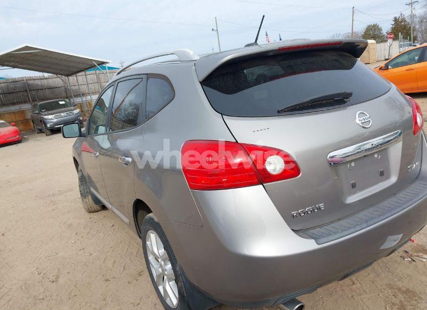 Photo 3 of 2011 Nissan Rogue SV (VIN JN8AS5MV2BW260678)