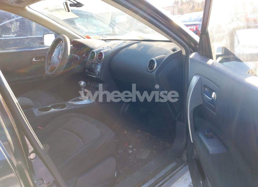 Photo 5 of 2013 Nissan Rogue SV (VIN JN8AS5MV2DW101551)