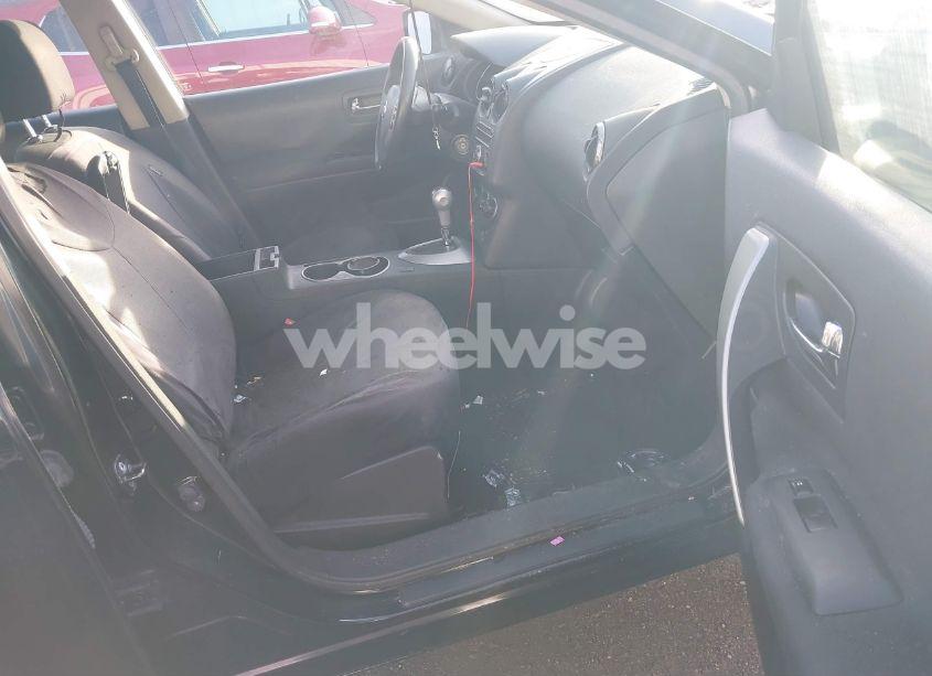 Photo 5 of 2013 Nissan Rogue S (VIN JN8AS5MV2DW117653)