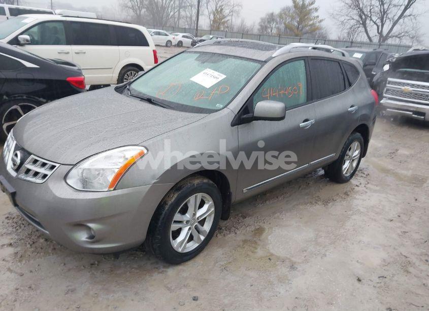 Photo 2 of 2013 Nissan Rogue SV (VIN JN8AS5MV2DW630689)