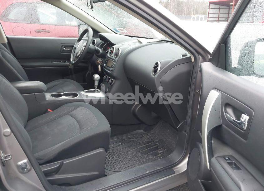 Photo 5 of 2013 Nissan Rogue S (VIN JN8AS5MV2DW660243)