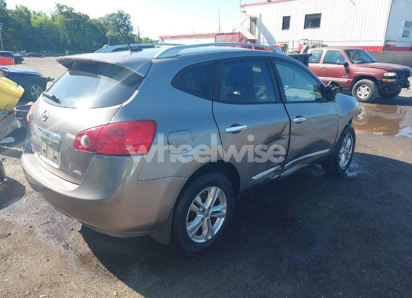 Photo 4 of 2015 Nissan Rogue SELECT S (VIN JN8AS5MV2FW260783)