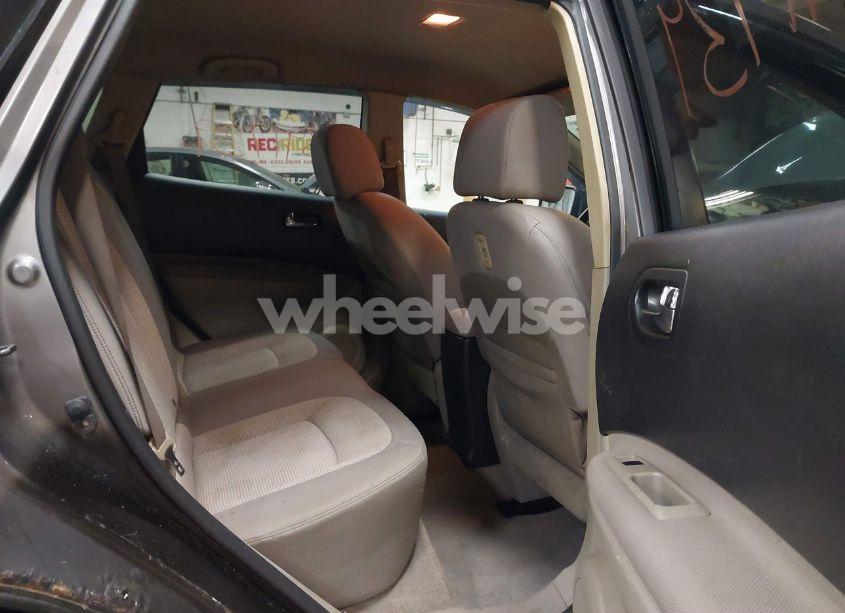 Photo 8 of 2010 Nissan Rogue SL (VIN JN8AS5MV3AW100744)