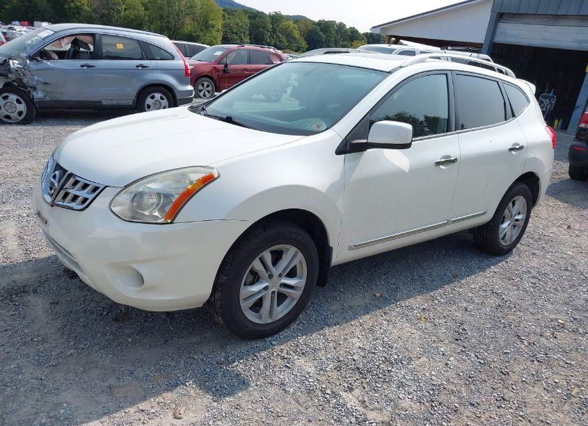 Photo 2 of 2013 Nissan Rogue SV (VIN JN8AS5MV3DW109884)