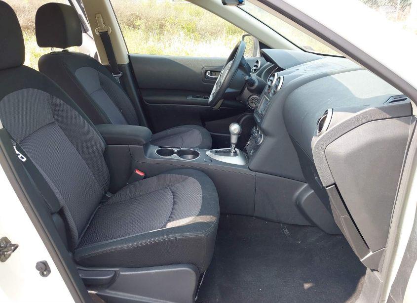 Photo 5 of 2013 Nissan Rogue SV (VIN JN8AS5MV3DW109884)