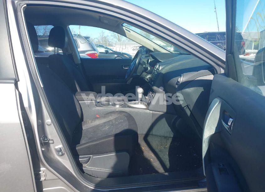 Photo 5 of 2013 Nissan Rogue S (VIN JN8AS5MV3DW116074)