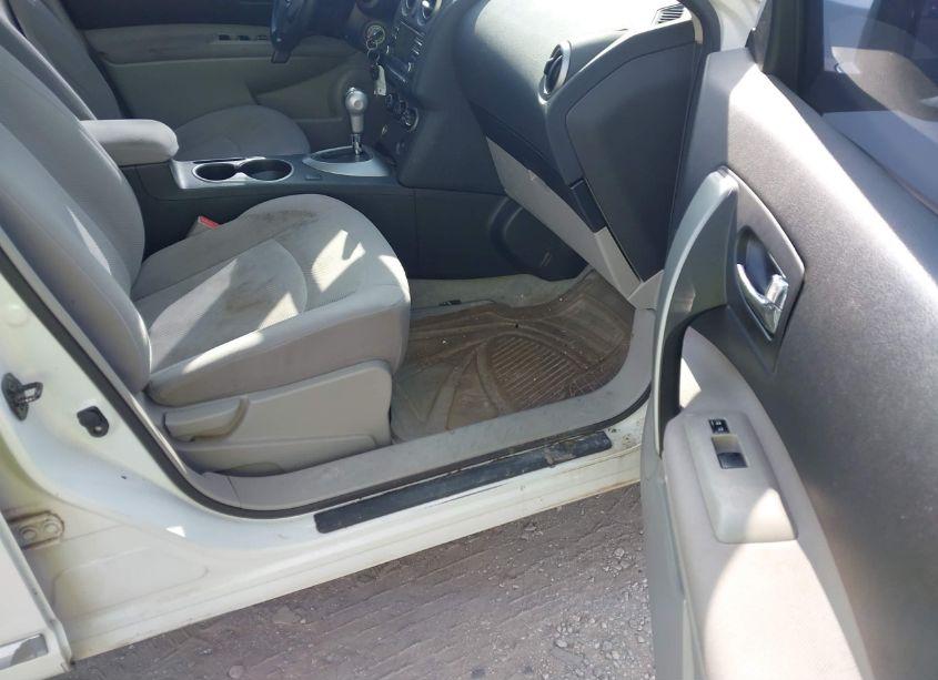 Photo 5 of 2013 Nissan Rogue S (VIN JN8AS5MV3DW618874)