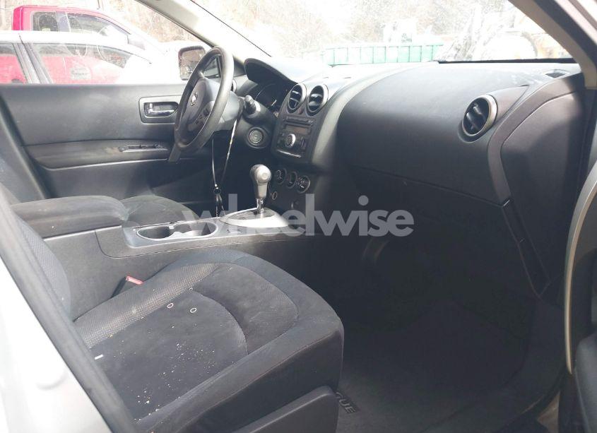 Photo 5 of 2013 Nissan Rogue S (VIN JN8AS5MV3DW660994)