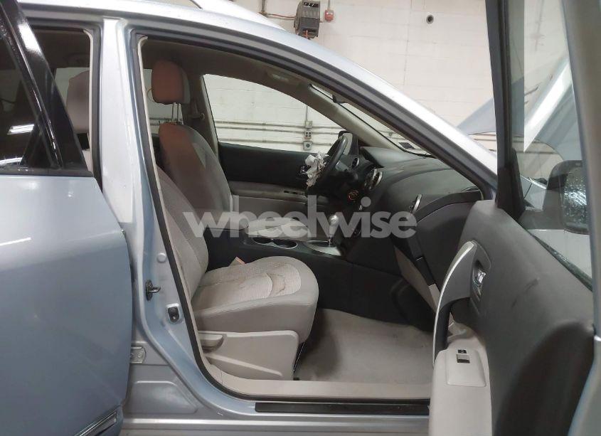 Photo 5 of 2011 Nissan Rogue SV (VIN JN8AS5MV4BW297201)