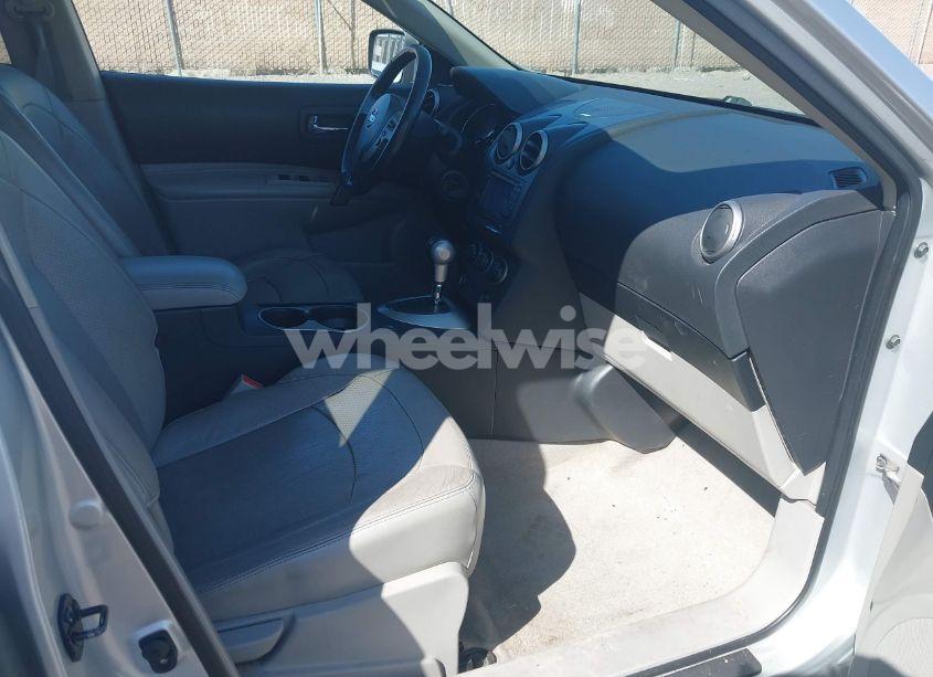 Photo 5 of 2011 Nissan Rogue SV (VIN JN8AS5MV4BW684184)