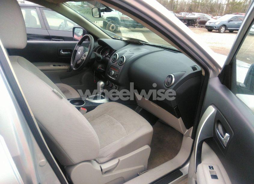 Photo 5 of 2013 Nissan Rogue S (VIN JN8AS5MV4DW104130)