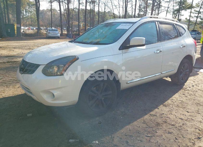 Photo 2 of 2013 Nissan Rogue SV (VIN JN8AS5MV4DW115404)