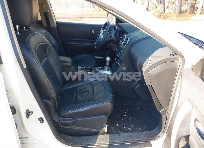 Photo 5 of 2013 Nissan Rogue SV (VIN JN8AS5MV4DW115404)