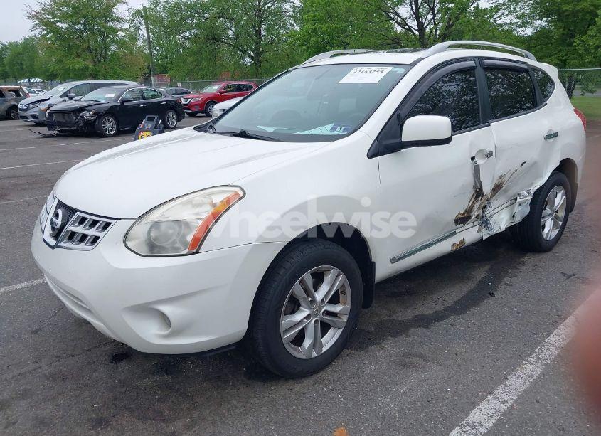 Photo 2 of 2013 Nissan Rogue SV (VIN JN8AS5MV4DW117105)