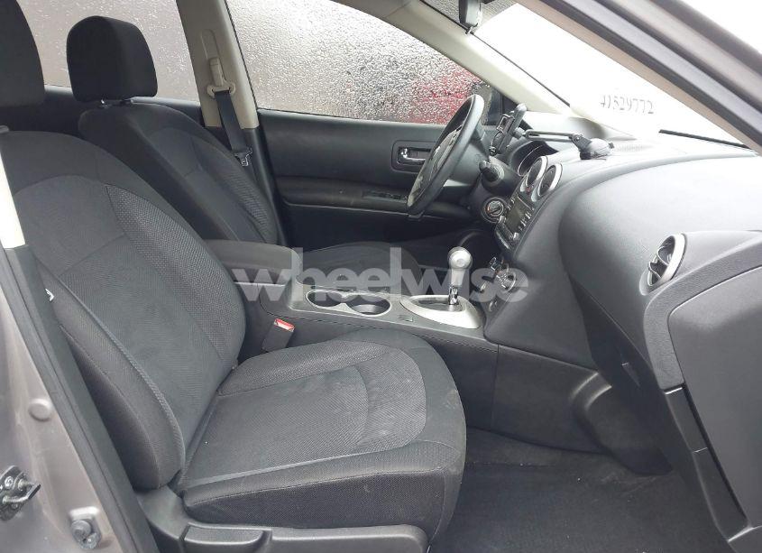 Photo 5 of 2013 Nissan Rogue S (VIN JN8AS5MV4DW124149)