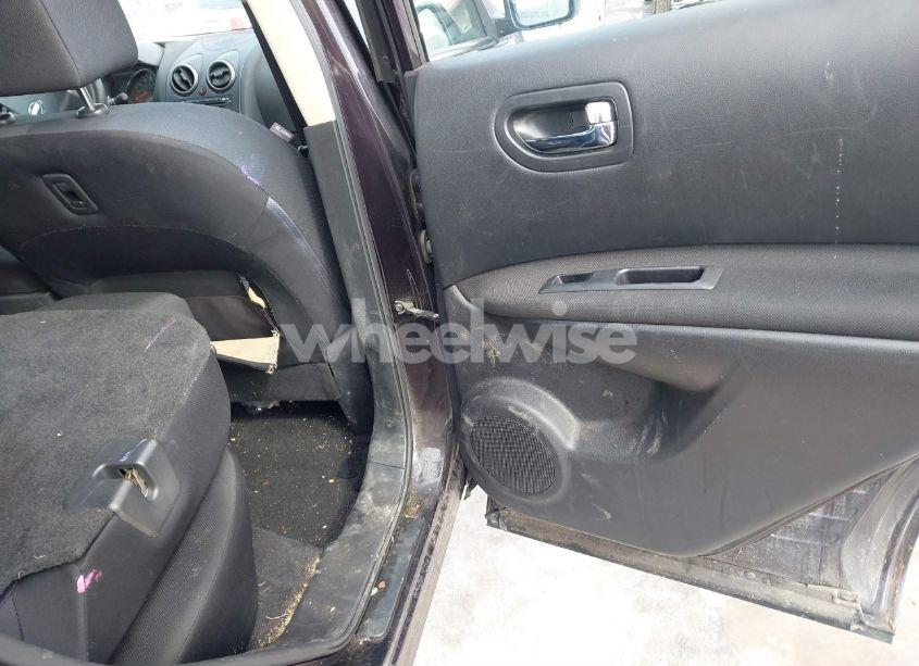 Photo 8 of 2013 Nissan Rogue S (VIN JN8AS5MV4DW138925)