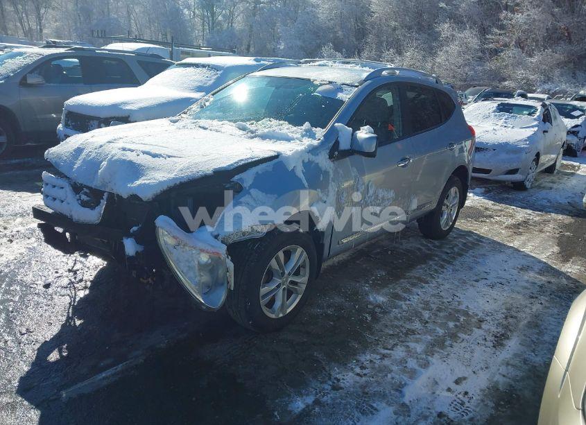 Photo 2 of 2013 Nissan Rogue SV (VIN JN8AS5MV4DW142859)