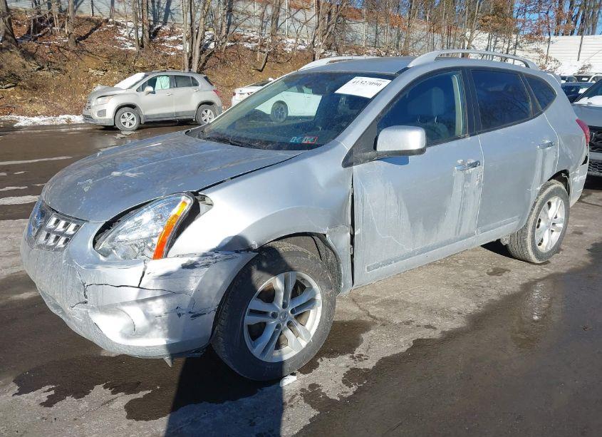 Photo 2 of 2013 Nissan Rogue SV (VIN JN8AS5MV4DW640933)