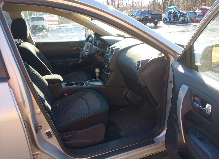 Photo 5 of 2013 Nissan Rogue SV (VIN JN8AS5MV4DW640933)