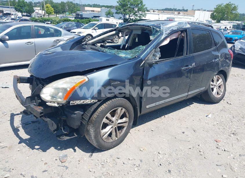 Photo 2 of 2013 Nissan Rogue SV (VIN JN8AS5MV4DW658882)