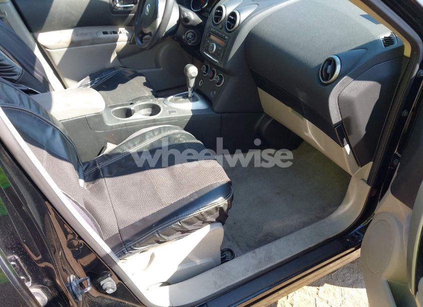 Photo 5 of 2014 Nissan Rogue SELECT S (VIN JN8AS5MV4EW714143)