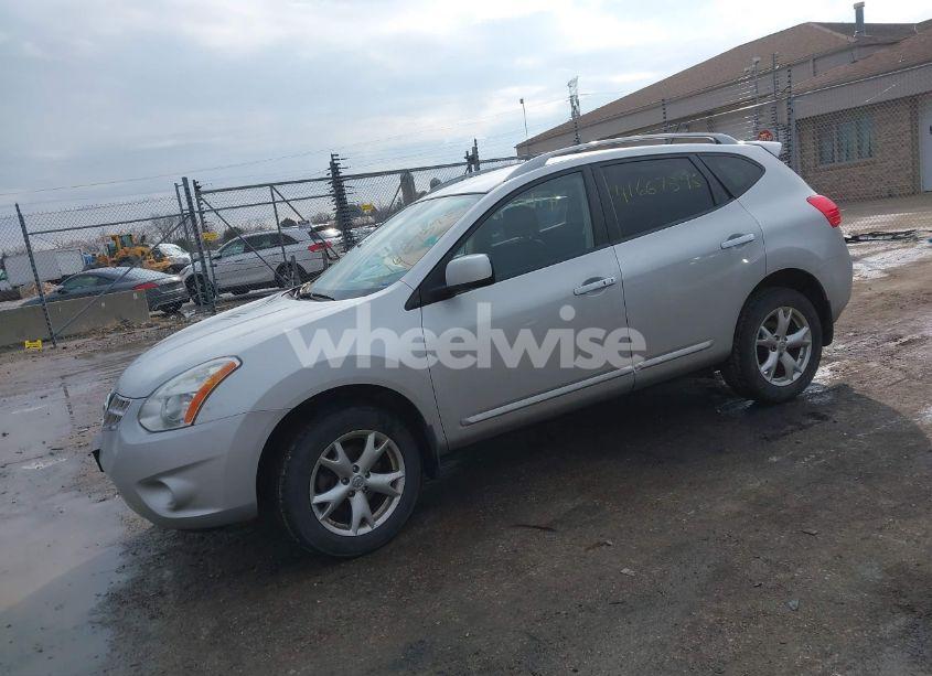 Photo 2 of 2011 Nissan Rogue SV (VIN JN8AS5MV5BW689006)