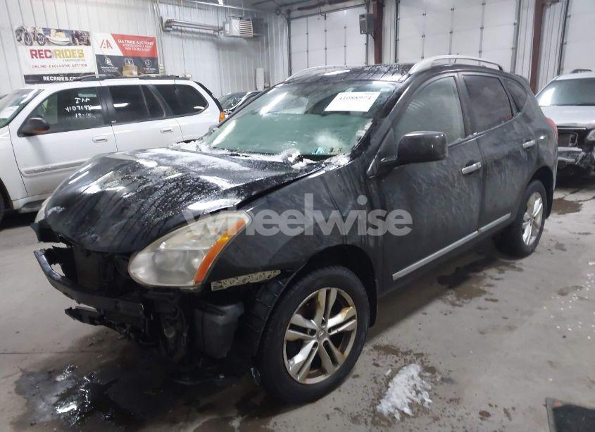 Photo 2 of 2013 Nissan Rogue SV (VIN JN8AS5MV5DW105397)