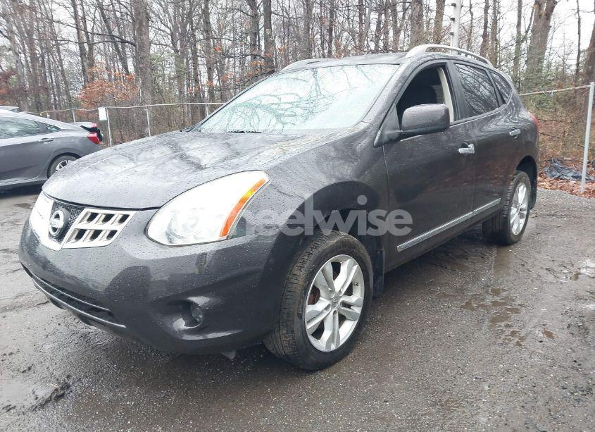 Photo 2 of 2013 Nissan Rogue SV (VIN JN8AS5MV5DW117839)
