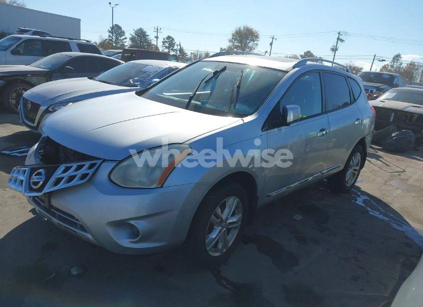 Photo 2 of 2013 Nissan Rogue SV (VIN JN8AS5MV5DW604233)