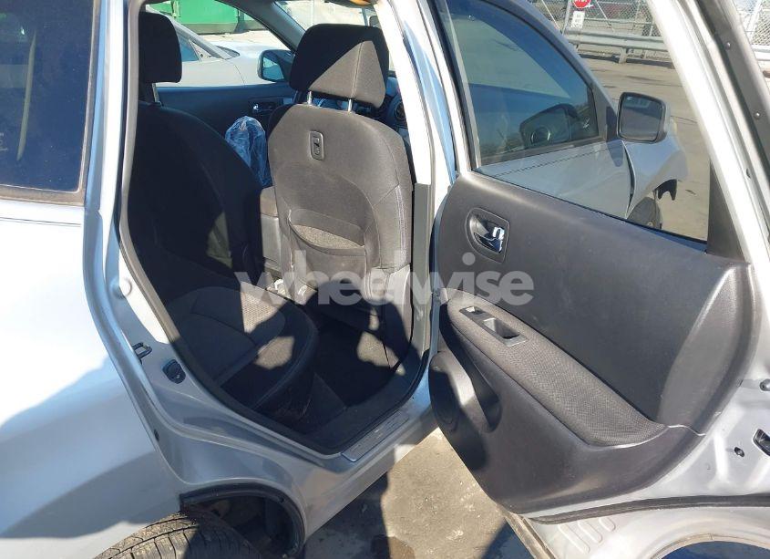 Photo 8 of 2013 Nissan Rogue SV (VIN JN8AS5MV5DW604233)