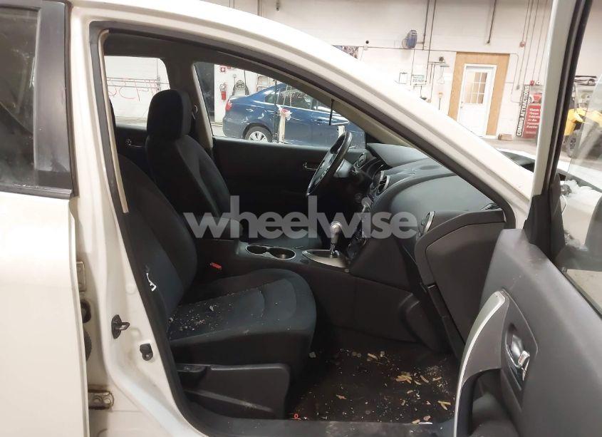 Photo 5 of 2013 Nissan Rogue S (VIN JN8AS5MV5DW633831)