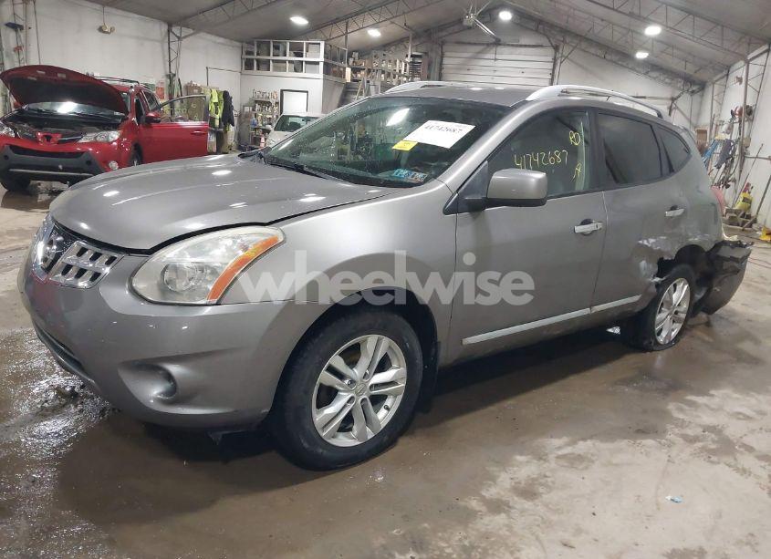 Photo 2 of 2013 Nissan Rogue SV (VIN JN8AS5MV5DW639774)