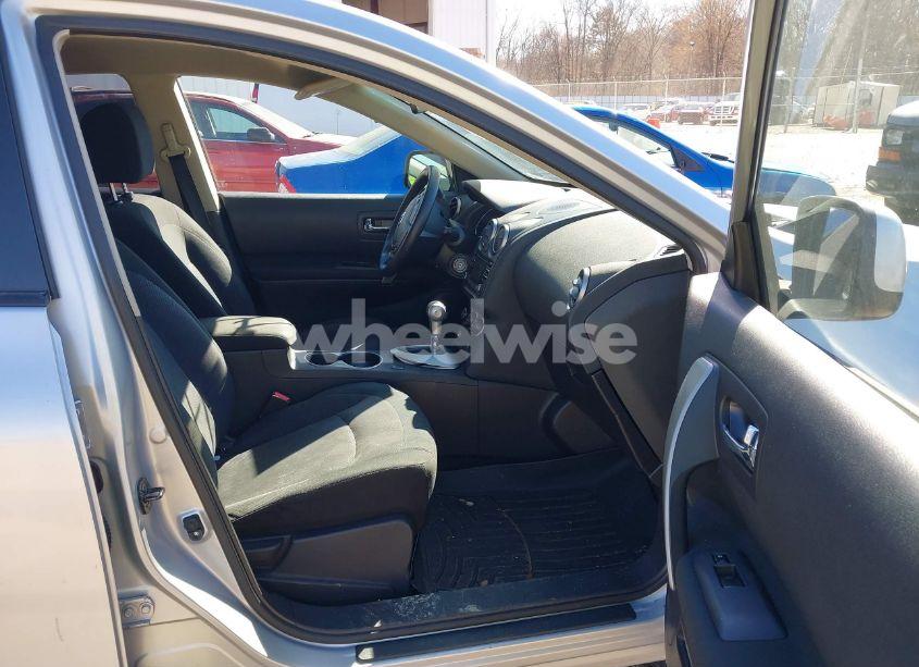 Photo 5 of 2013 Nissan Rogue S (VIN JN8AS5MV5DW646868)