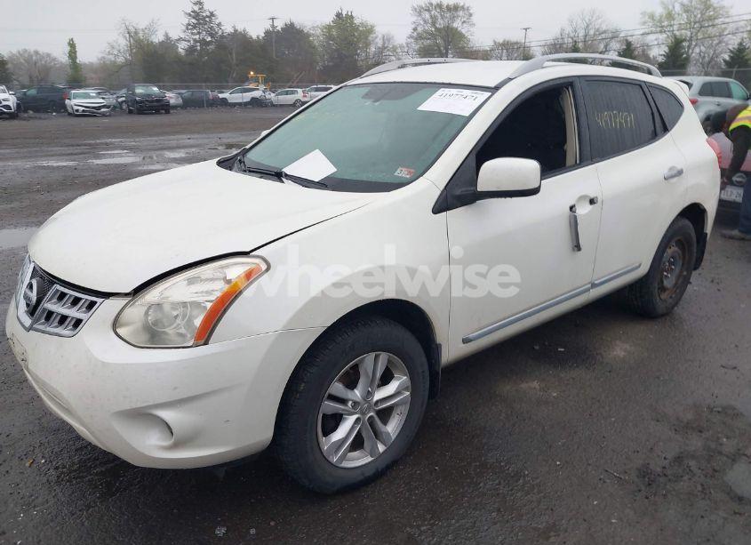 Photo 2 of 2013 Nissan Rogue SV (VIN JN8AS5MV5DW650466)
