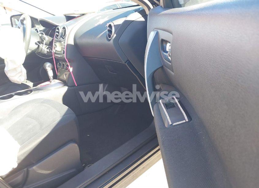 Photo 5 of 2015 Nissan Rogue SELECT S (VIN JN8AS5MV5FW262236)