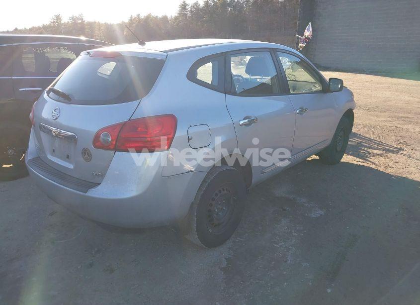 Photo 4 of 2015 Nissan Rogue SELECT S (VIN JN8AS5MV5FW770349)