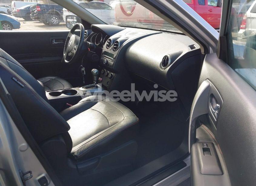 Photo 5 of 2010 Nissan Rogue SL (VIN JN8AS5MV6AW102665)