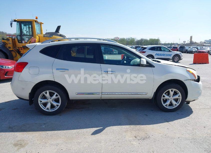 Photo 13 of 2011 Nissan Rogue SV (VIN JN8AS5MV6BW287639)