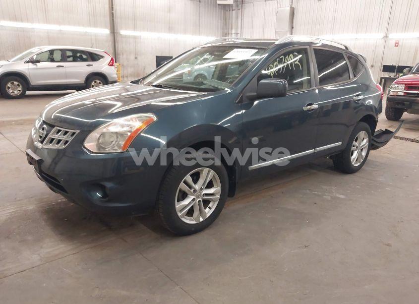 Photo 2 of 2013 Nissan Rogue SV (VIN JN8AS5MV6DW122967)