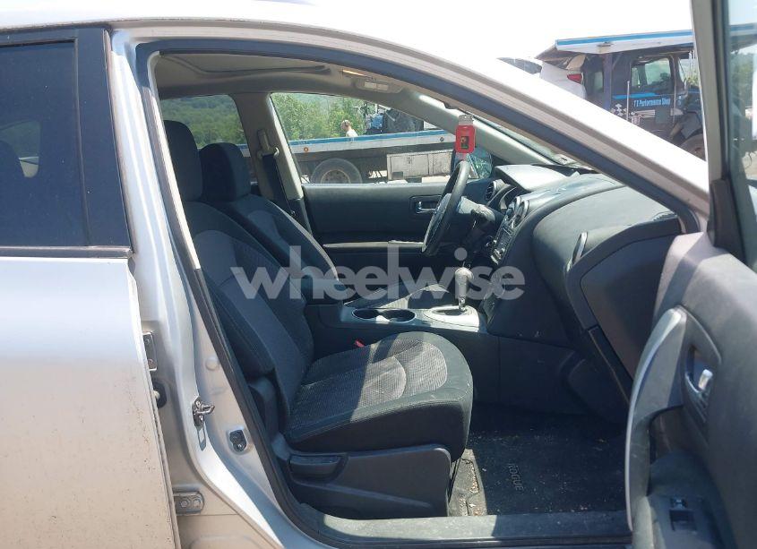 Photo 5 of 2013 Nissan Rogue SV (VIN JN8AS5MV6DW124525)