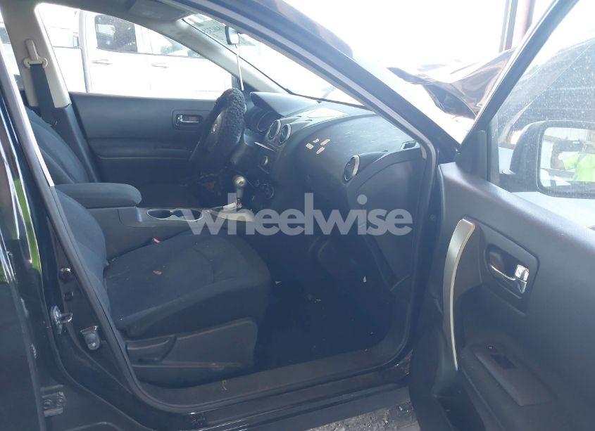 Photo 5 of 2013 Nissan Rogue S (VIN JN8AS5MV6DW139199)