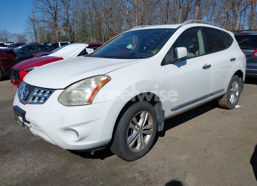 Photo 2 of 2013 Nissan Rogue SV (VIN JN8AS5MV6DW633983)