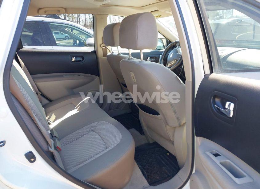 Photo 8 of 2013 Nissan Rogue SV (VIN JN8AS5MV6DW633983)