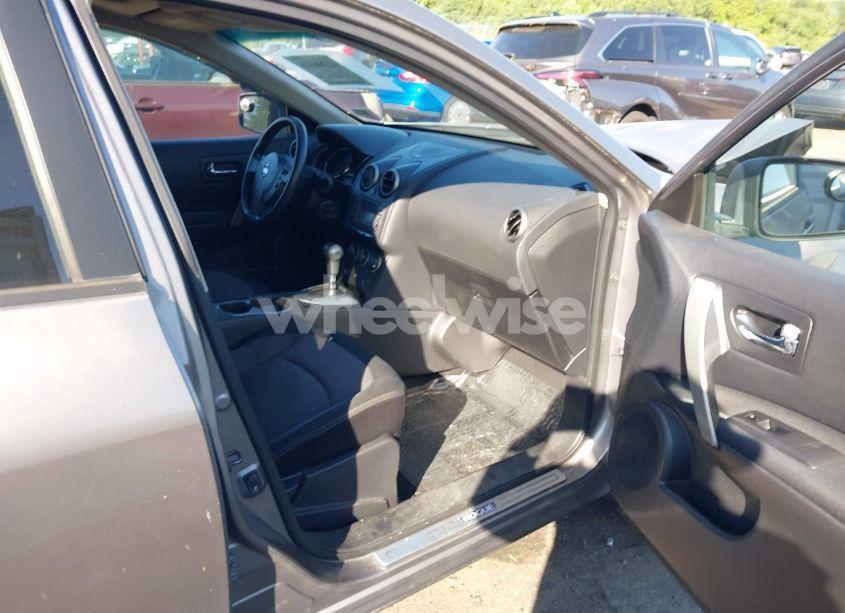 Photo 5 of 2013 Nissan Rogue SV (VIN JN8AS5MV7DW124873)