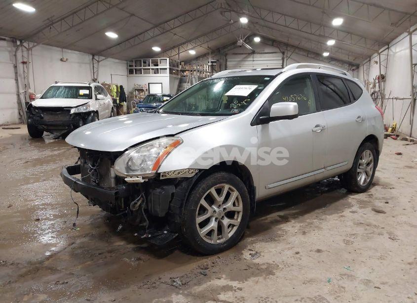 Photo 2 of 2013 Nissan Rogue SV W/SL PKG (VIN JN8AS5MV7DW130219)