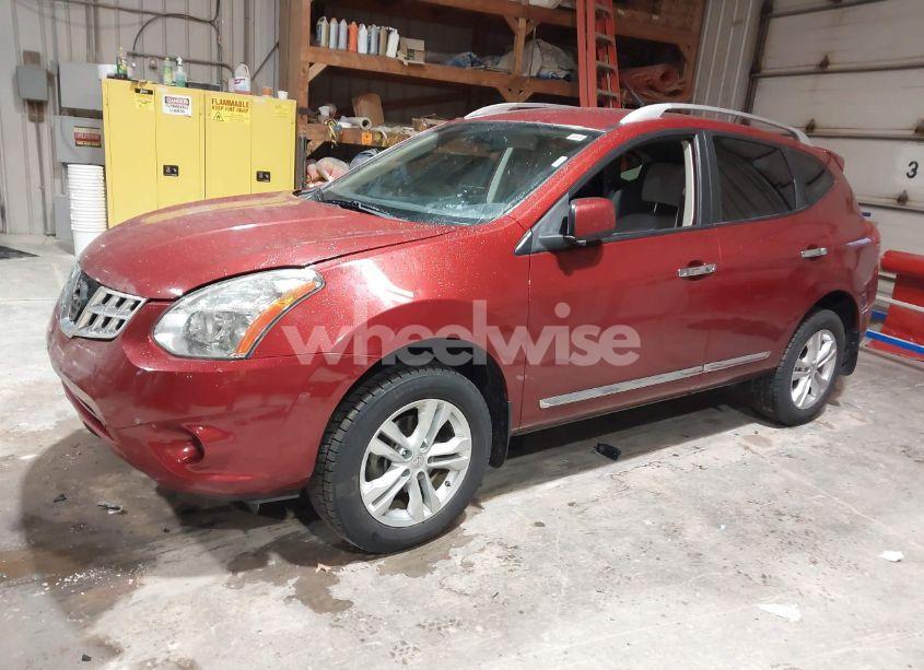 Photo 2 of 2013 Nissan Rogue SV (VIN JN8AS5MV7DW645009)