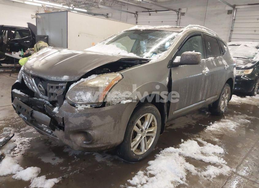 Photo 2 of 2013 Nissan Rogue SV (VIN JN8AS5MV7DW649853)