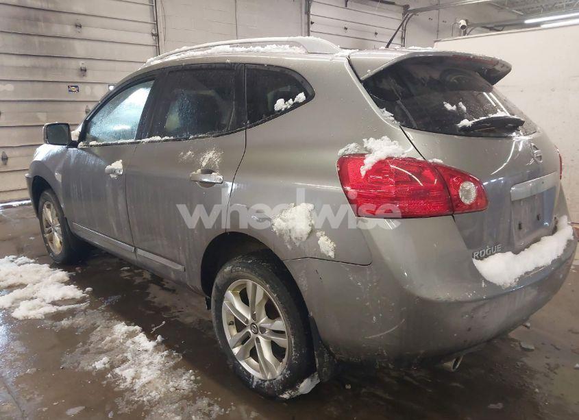 Photo 3 of 2013 Nissan Rogue SV (VIN JN8AS5MV7DW649853)