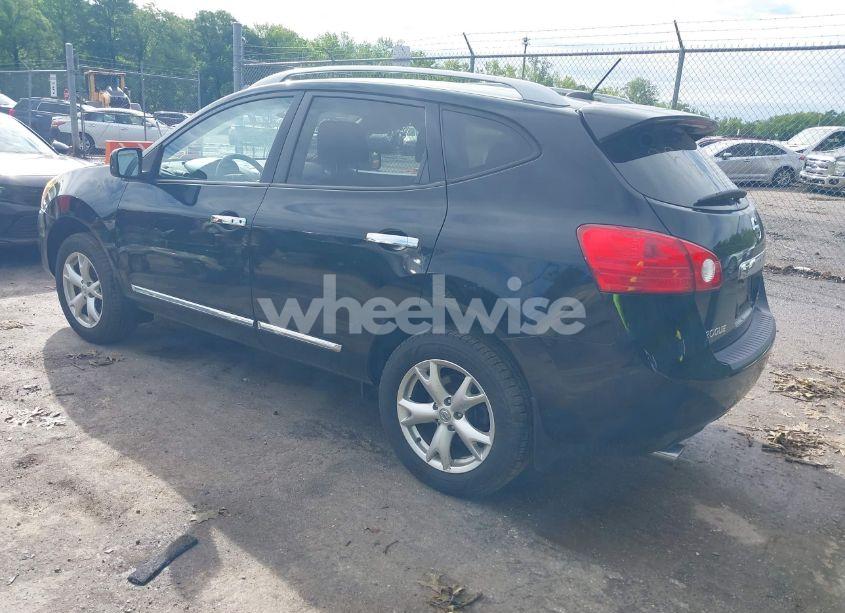 Photo 3 of 2011 Nissan Rogue SV (VIN JN8AS5MV8BW304439)